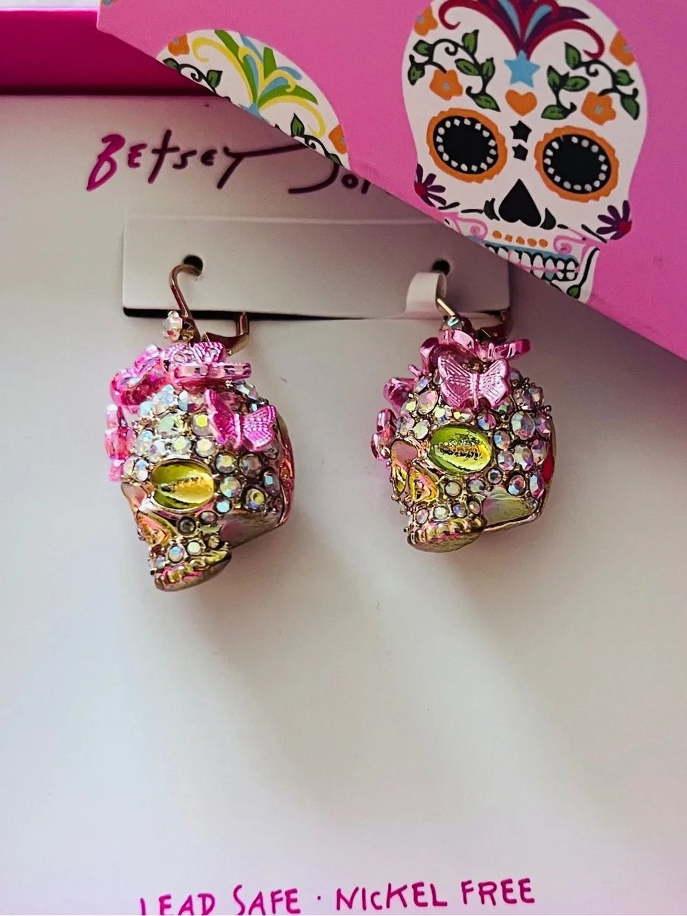 BETSEY JOHNSON BUTTERFLY SKULL LEVER BACK EARRING PINK NIB